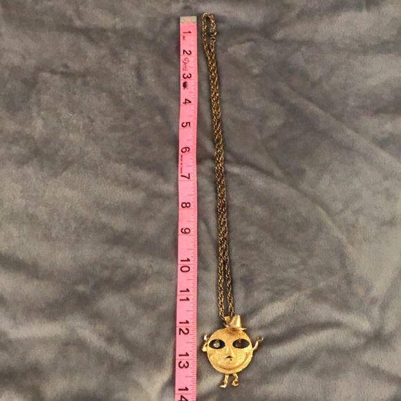 Vintage cowboy smiley face pendant. Converts to pin. Gold tone. Wear on chain. - Picture 4 of 5